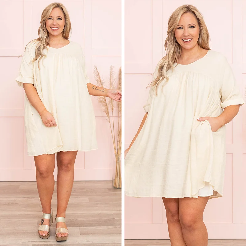 Model Look Dress, Light Cream