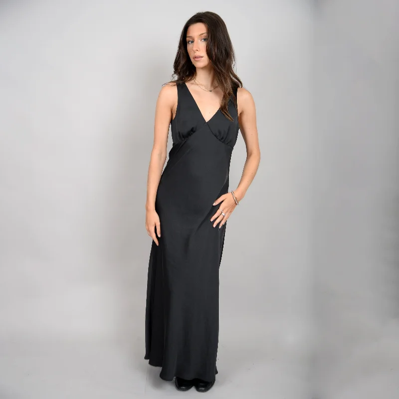 BLACK SILKY MAXI DRESS Cozy Maxi Dress with Slit