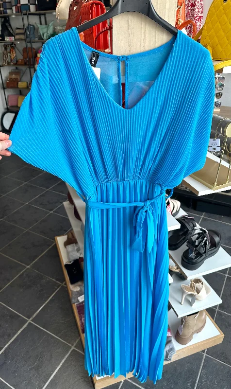 Blue pleated tie waist maxi dress Trendy Maxi Dress with Straps