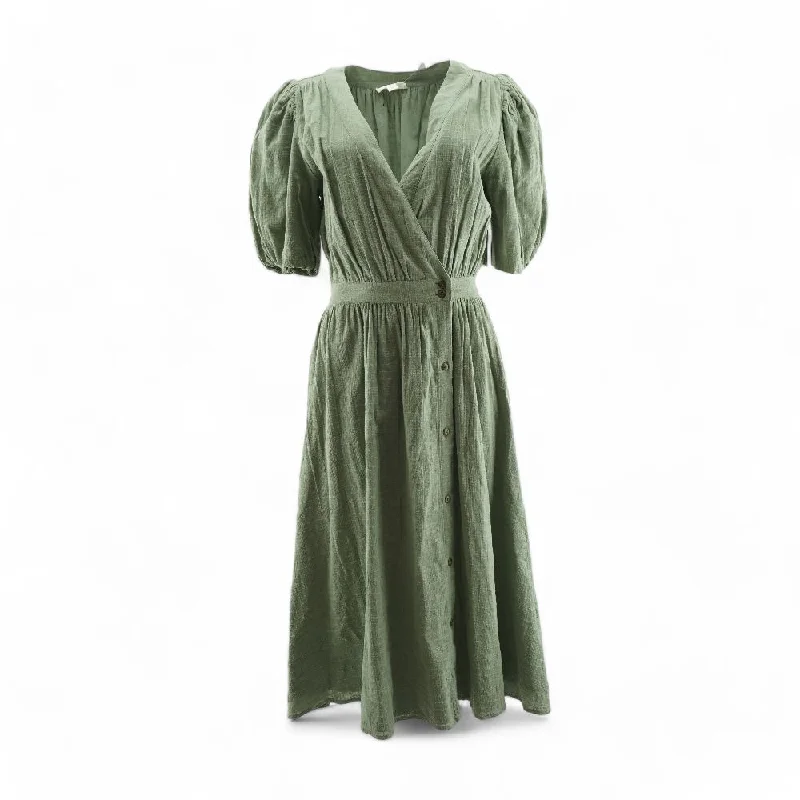 Green Solid Maxi Dress Fashionable Open-Back Maxi Dress