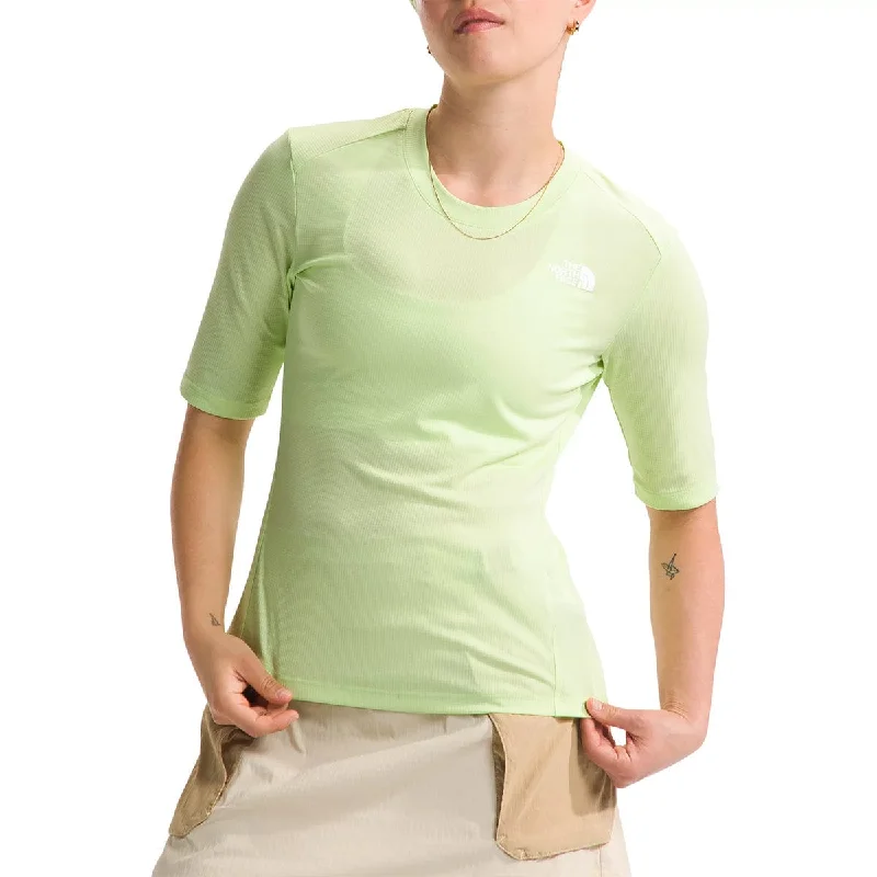 The North Face Women's Shadow Short Sleeve Shirt Front Pockets Side Pockets Patch Pockets