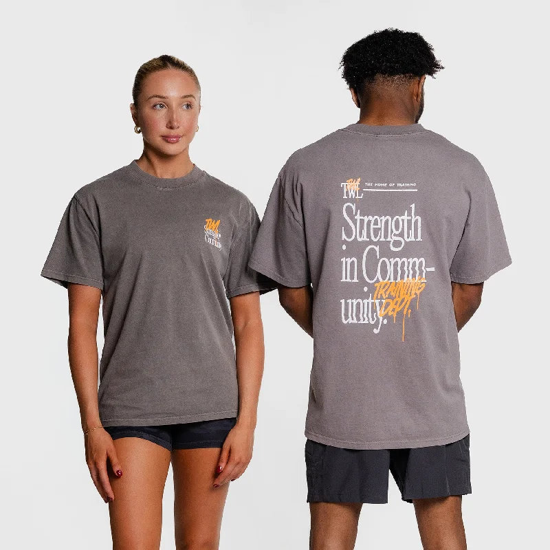 TWL - LIFESTYLE OVERSIZED T-SHIRT - STRENGTH IN COMMUNITY - FADED GREY/ORANGE Asymmetrical Pockets Print