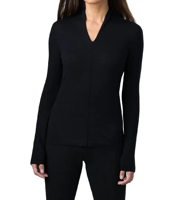 Worsted Gathered V Neck Sweater In Black Ribbed Striped Patterned