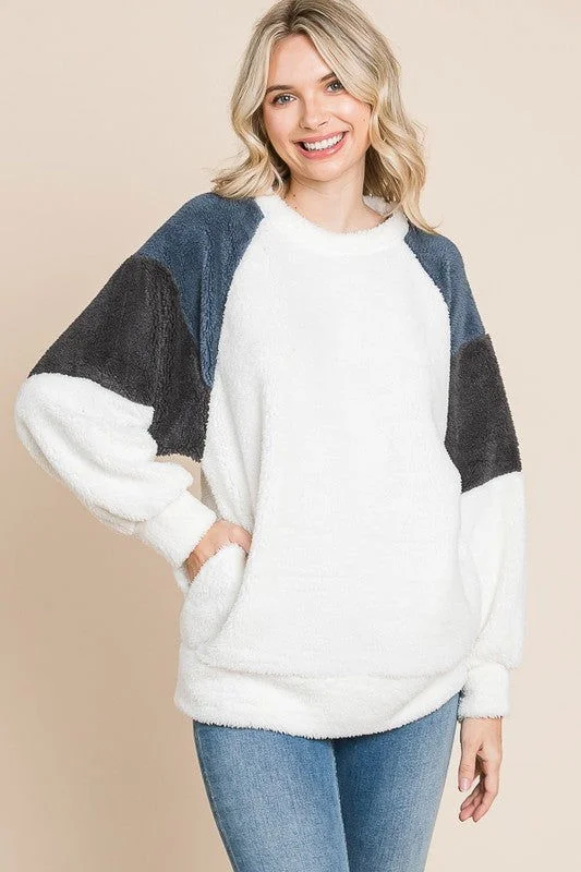 Culture Code Color Block Faux Fur Raglan Sleeve Sweatshirt - White Hoodie with Applique Textured Unique Culture Code Color Block Faux Fur Raglan Sleeve Sweatshirt - White Hoodie with Applique Textured Unique
